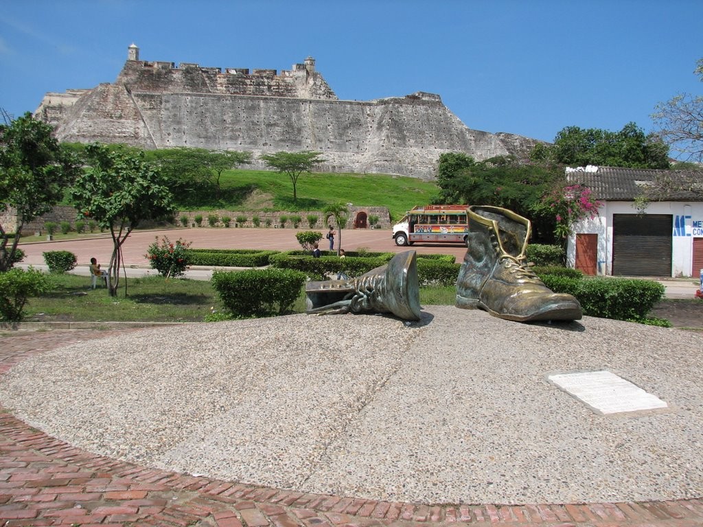 Cartagena, Forteca Św. Filipa z Barajas, pomnik Starych Butów.
