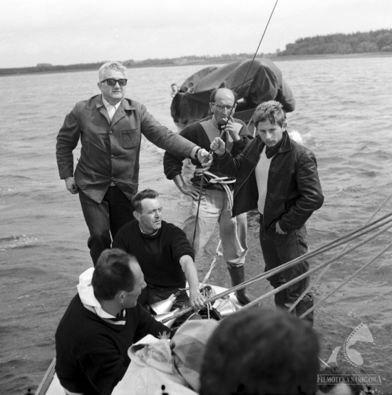 Ojciec Józef Krakowski (z lewej) na planie Noża w wodzie z Romanem Polańskim, fot. Filmoteka Narodowa.