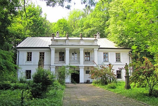 Dworek - Muzeum Emila Zegadłowicza.