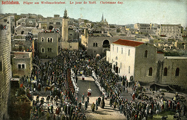 Uroczystość religijna na głównym placu Betlejem.