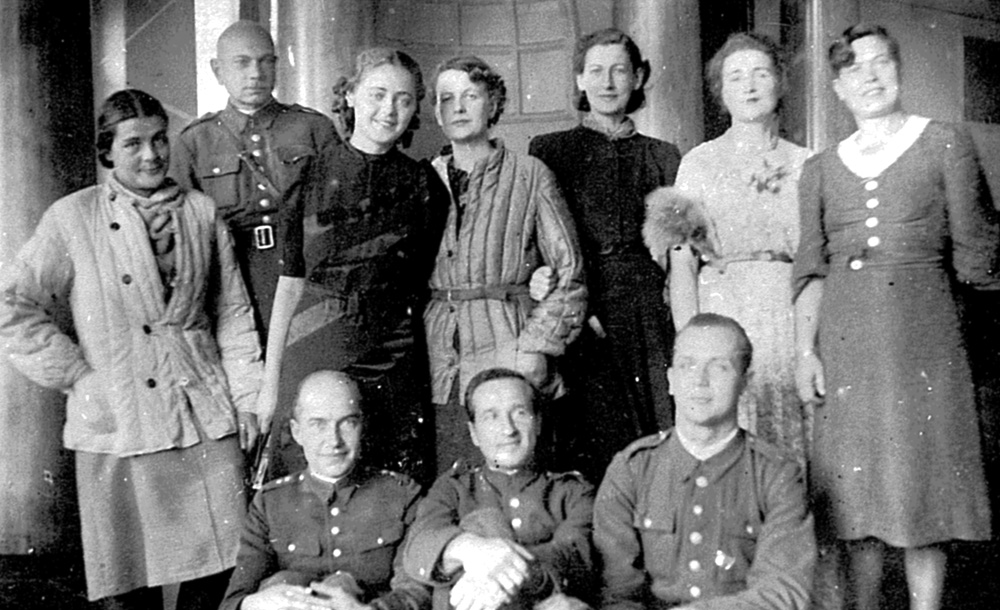 Zespół aktorski 2 Korpusu w Buzułuku - 1941 r., fot. arch. K. Brauna.