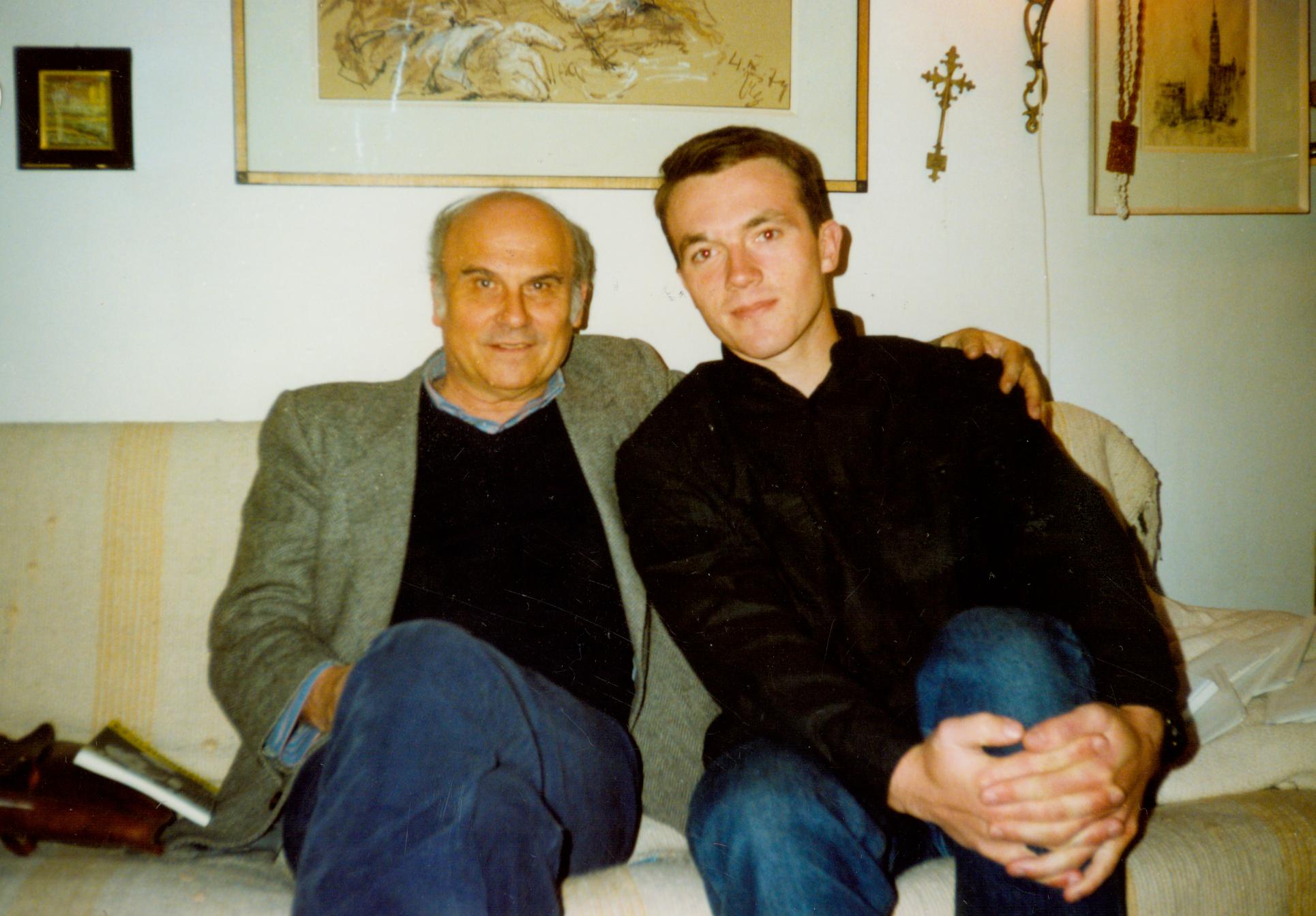 Ryszard Kapusciński wraz z synem Aleksandry Ziólkowskiej-Boehm, Tomaszem Tomczykiem, Warszawa, 7.11.1990 rok, fot. arch. A.Z.-B.