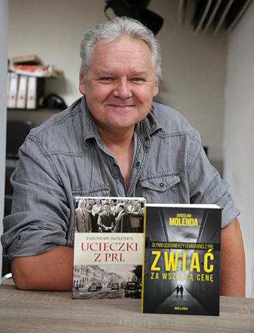Jarosław Molęda i jego publikacje, fot. Sławomir Ryfczyński.