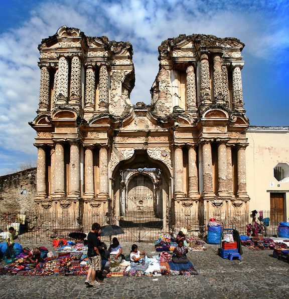 Antigua. Ruina kościoła Matki Boskiej z Góry Karmel.